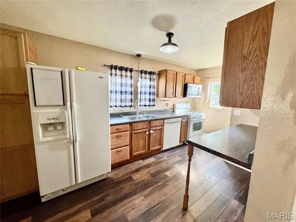 $1,450 | 109 North 13th Street, Wood River, IL 62095