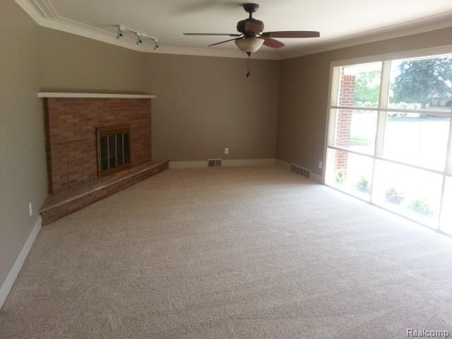 26260 Graham Road Redford, MI 48239 - Photo 2 of 21 Liv Rm.jpg