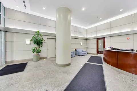 $350,000 | 600 North Dearborn Street, Unit 1502, Chicago, IL 60654