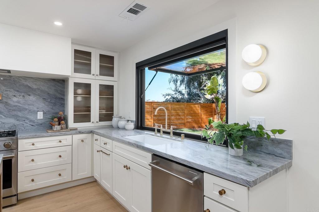 602 Fresca Street Solana Beach, CA 92075 - Photo 8 of 28