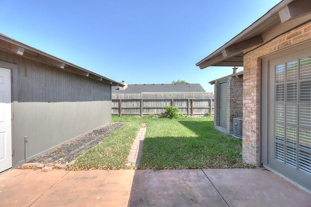 6426 Long Circle Corpus Christi, TX 78413 - Photo 33 of 40 a view of backyard with green space