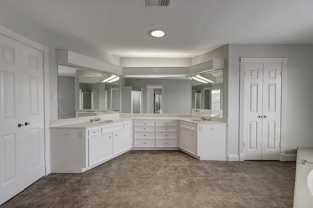 6426 Long Circle Corpus Christi, TX 78413 - Photo 6 of 40