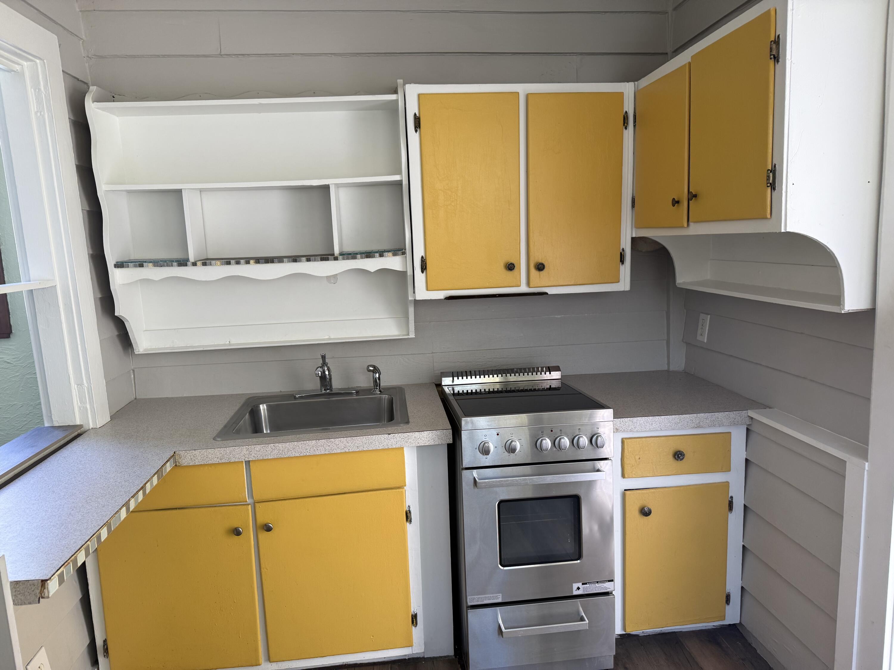 311 Wildermere Road West Palm Beach, FL 33401 - Photo 17 of 27 Back Unit D Kitchen