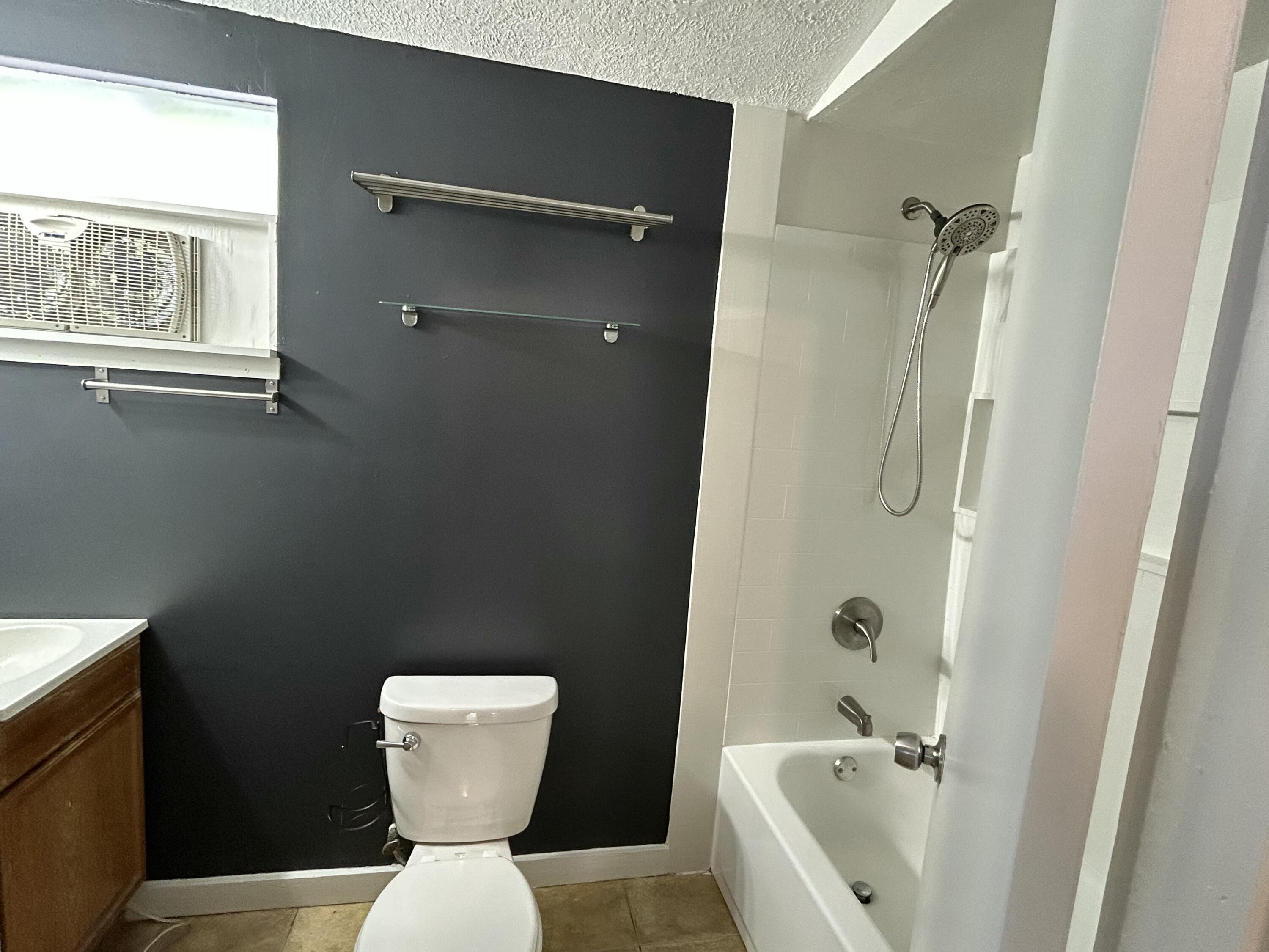 311 Wildermere Road West Palm Beach, FL 33401 - Photo 7 of 27 Main Unit A Bath