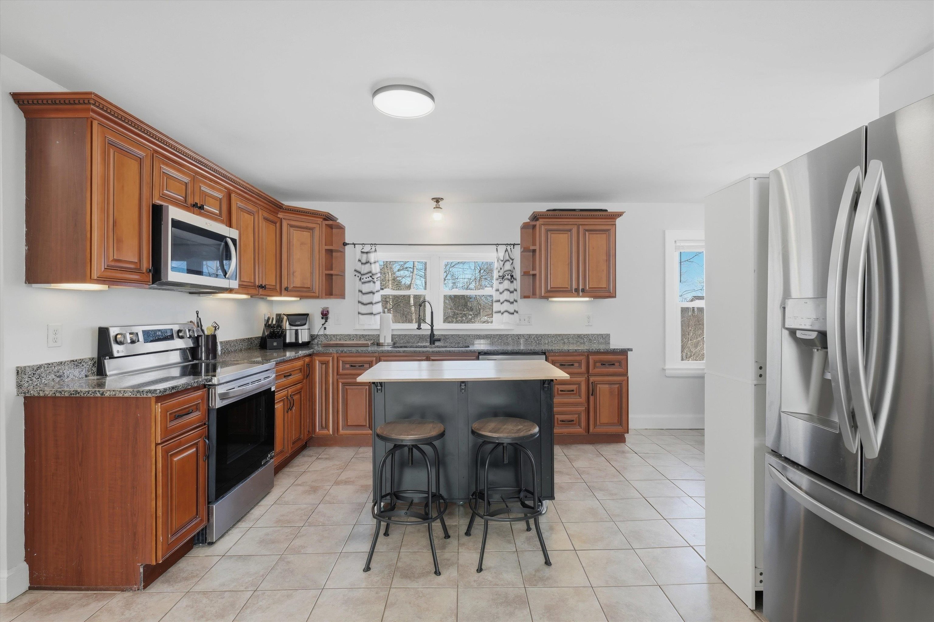 193 Beaver Street Manchester, NH 03104 - Photo 5 of 28