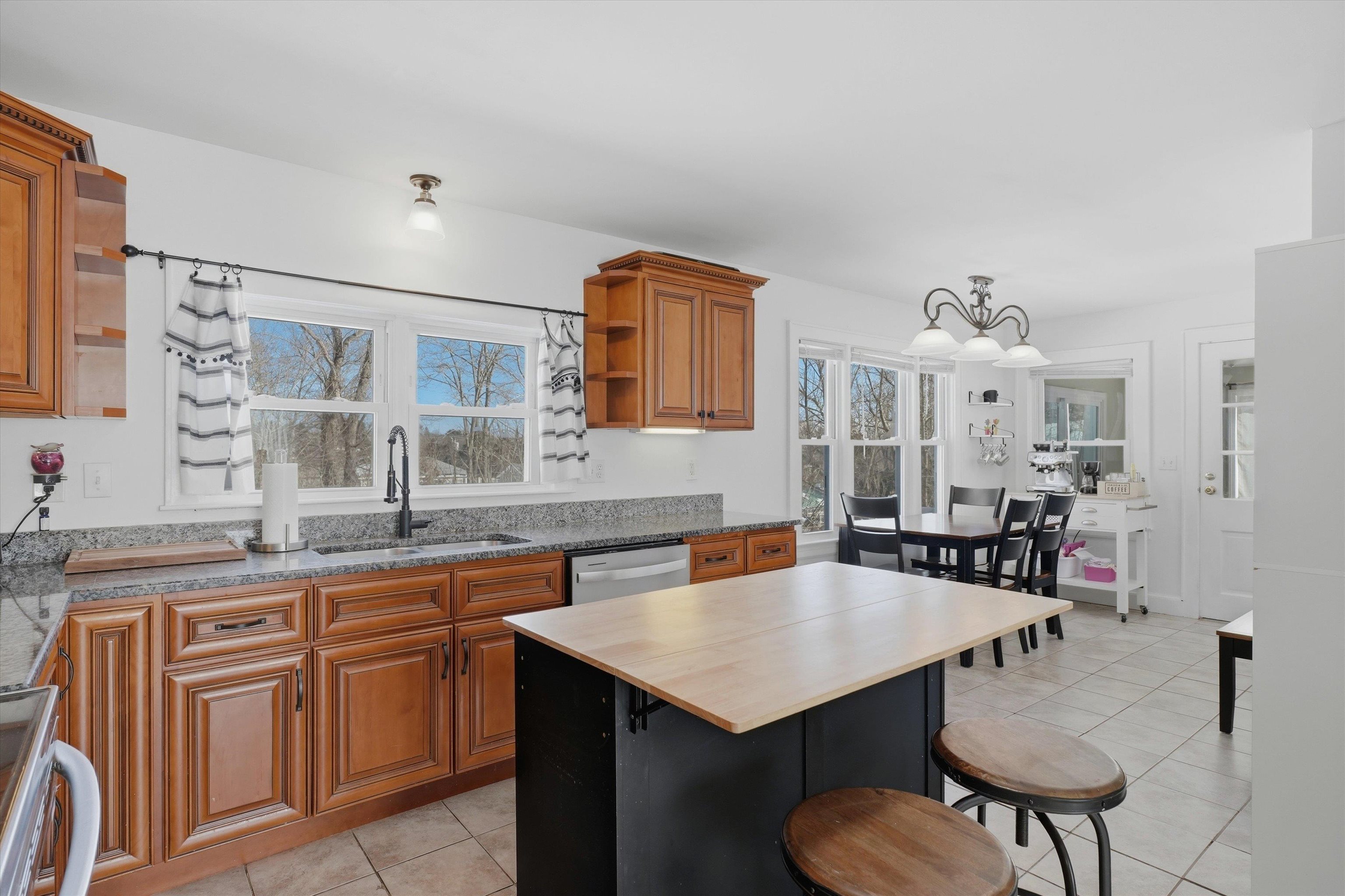 193 Beaver Street Manchester, NH 03104 - Photo 6 of 28