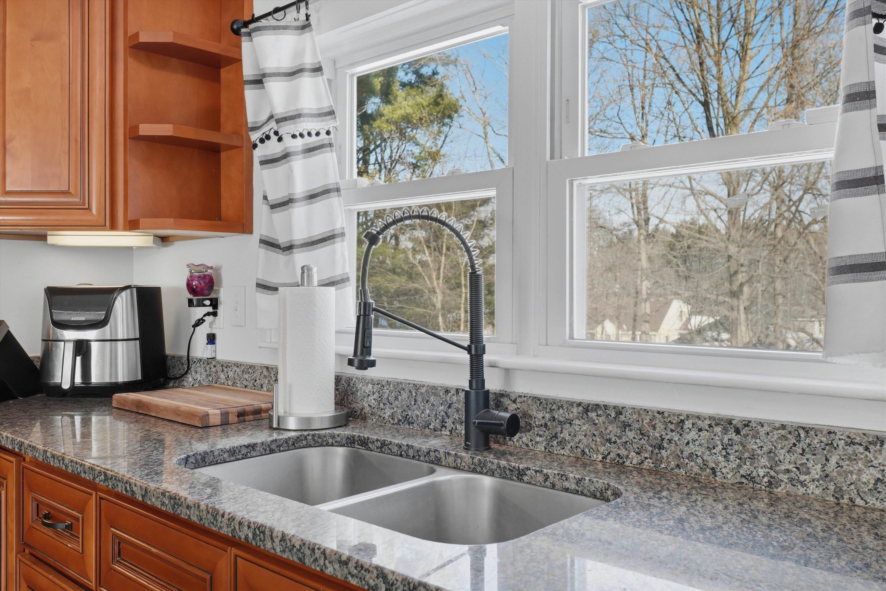 193 Beaver Street Manchester, NH 03104 - Photo 7 of 28