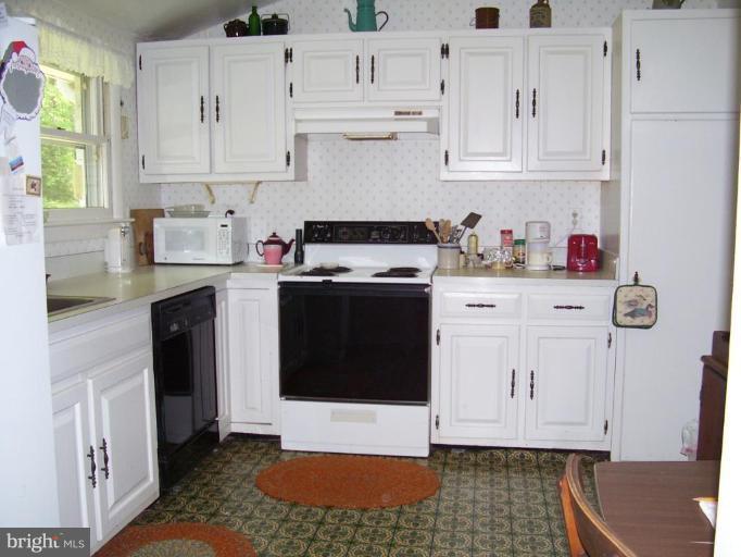 1513 Warfield Road Edgewater, MD 21037 - Photo 5 of 13 Kitchen