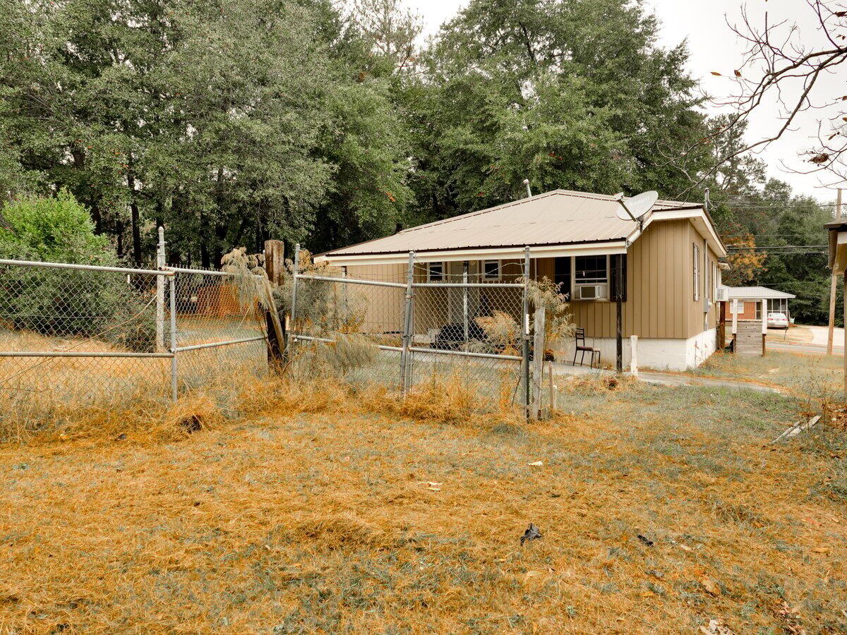 183 West Main Street Gibson, GA 30810 - Photo 4 of 21 183 W Main St 5 of 8