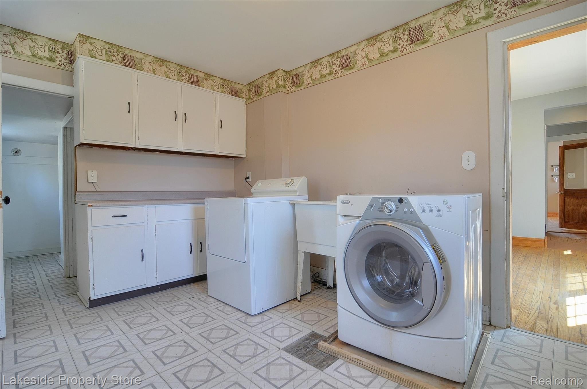 604 Main Street Fenton, MI 48430 - Photo 9 of 19 17-Laundry Room 2nd View.jpg