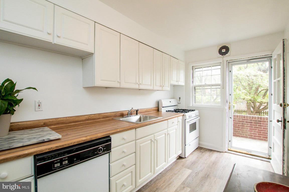 127 Brandon Road Baltimore, MD 21212 - Photo 11 of 28 Kitchen