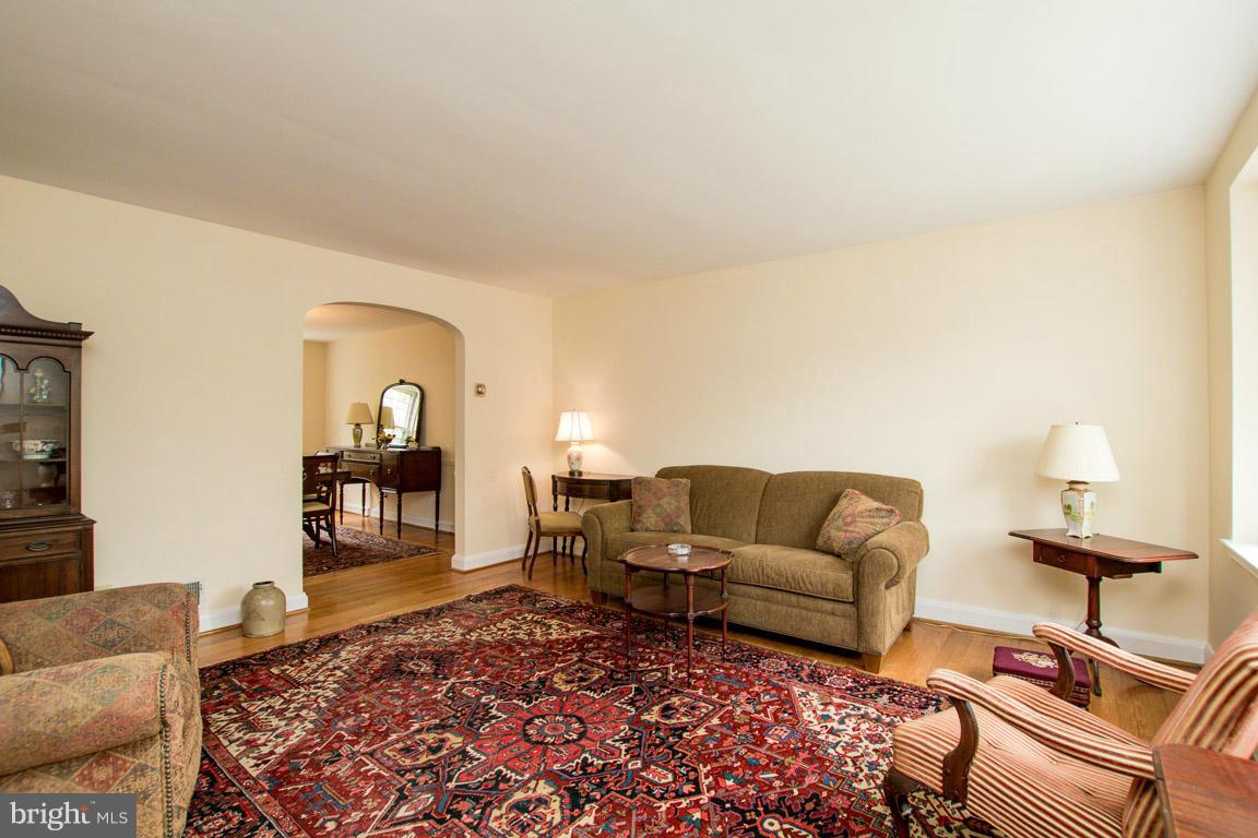 127 Brandon Road Baltimore, MD 21212 - Photo 3 of 28 Living Room