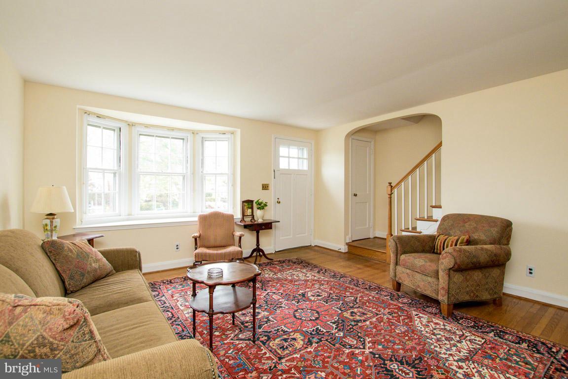 127 Brandon Road Baltimore, MD 21212 - Photo 4 of 28 Living Room