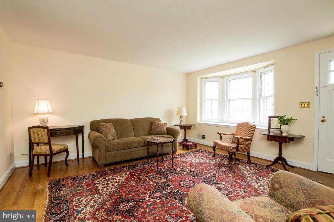127 Brandon Road Baltimore, MD 21212 - Photo 5 of 28 Living Room