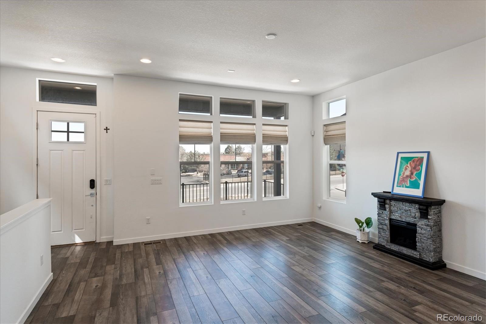 8922 Ramblestone Street Highlands Ranch, CO 80129 - Photo 4 of 21 Gallery Image 4