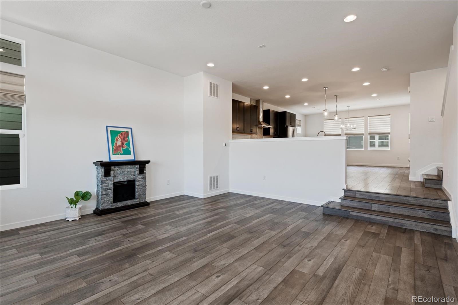 8922 Ramblestone Street Highlands Ranch, CO 80129 - Photo 5 of 21 Gallery Image 5