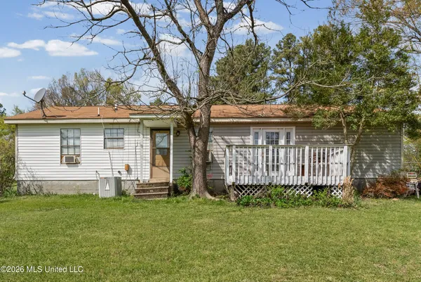 $275,000 | 400 Pioneer Village Road, Senatobia, MS 38668