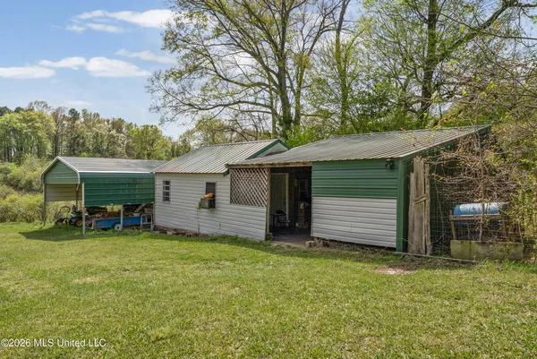 $275,000 | 400 Pioneer Village Road, Senatobia, MS 38668