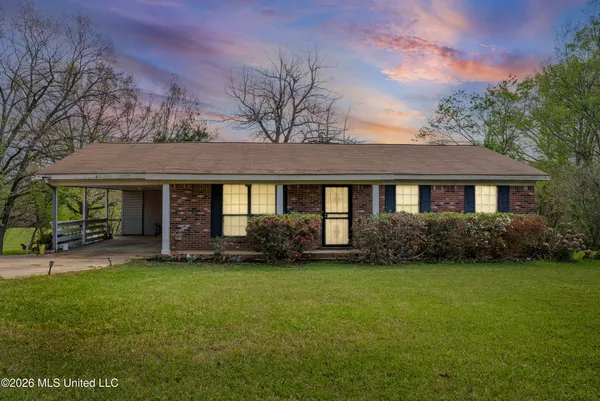 $275,000 | 400 Pioneer Village Road, Senatobia, MS 38668