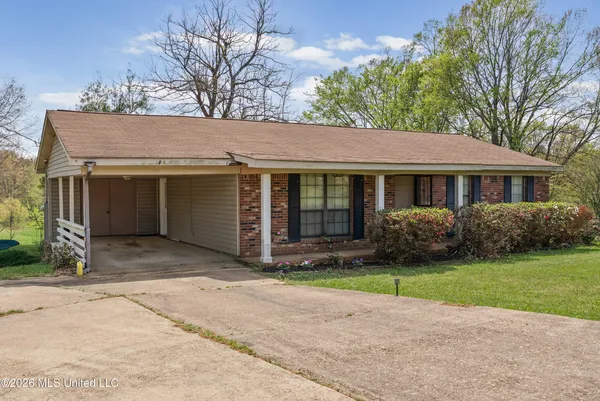 $275,000 | 400 Pioneer Village Road, Senatobia, MS 38668