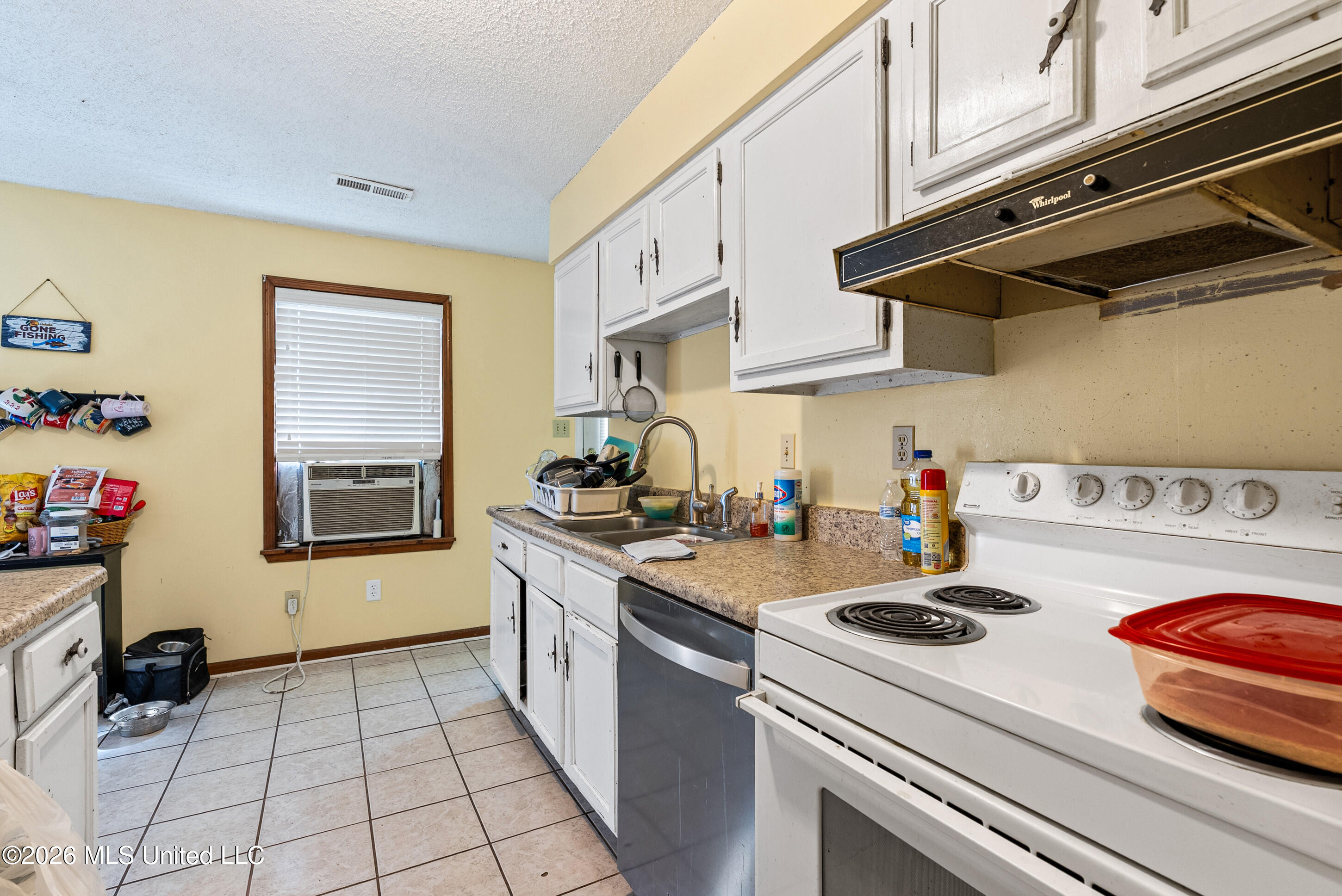 400 Pioneer Village Road Senatobia, MS 38668 - Photo 9 of 32 Kitchen