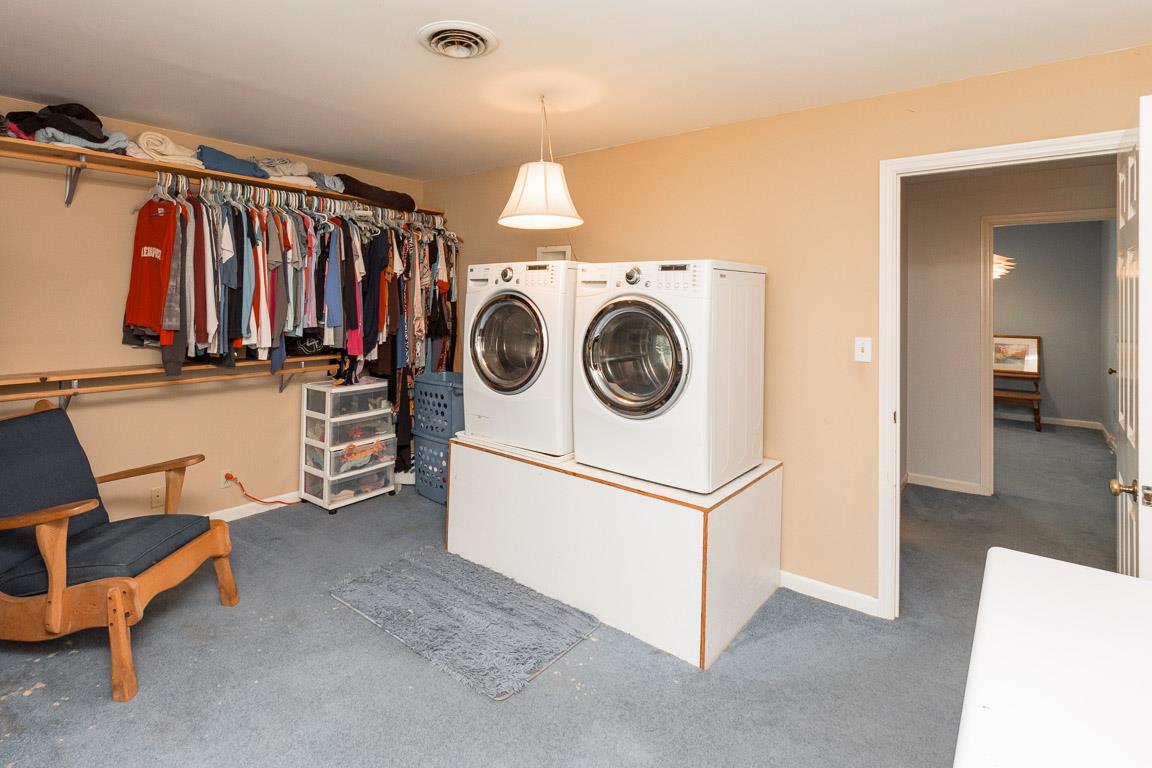 528 Georgetown Road Clarksville, TN 37043 - Photo 17 of 30 a utility room with dryer and washer