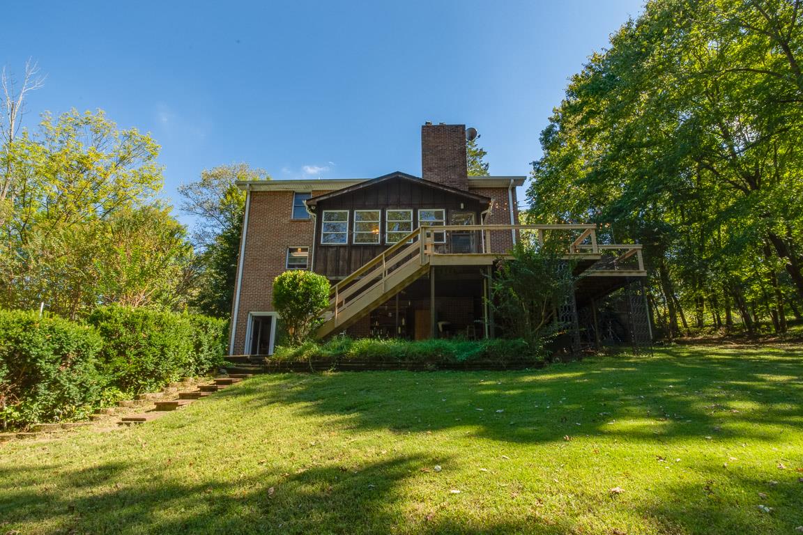 528 Georgetown Road Clarksville, TN 37043 - Photo 27 of 30 a front view of a house with garden