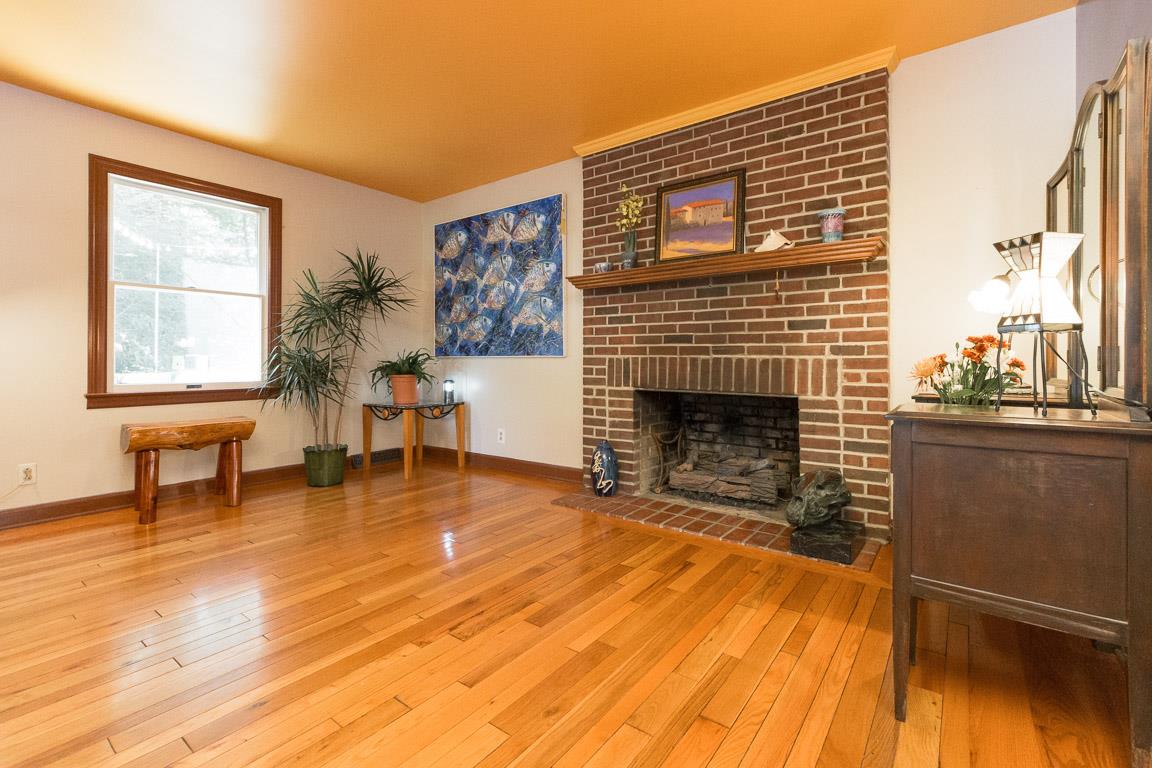 528 Georgetown Road Clarksville, TN 37043 - Photo 6 of 30 a living room with furniture and a fireplace