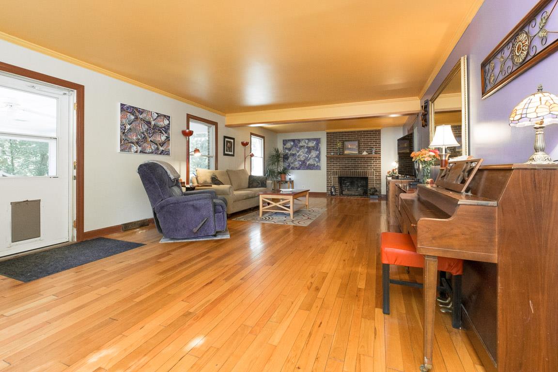 528 Georgetown Road Clarksville, TN 37043 - Photo 8 of 30 a living room with furniture and a wooden floor
