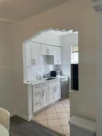 $1,750 | 1611 Euclid Avenue, Unit 3, Miami Beach, FL 33139