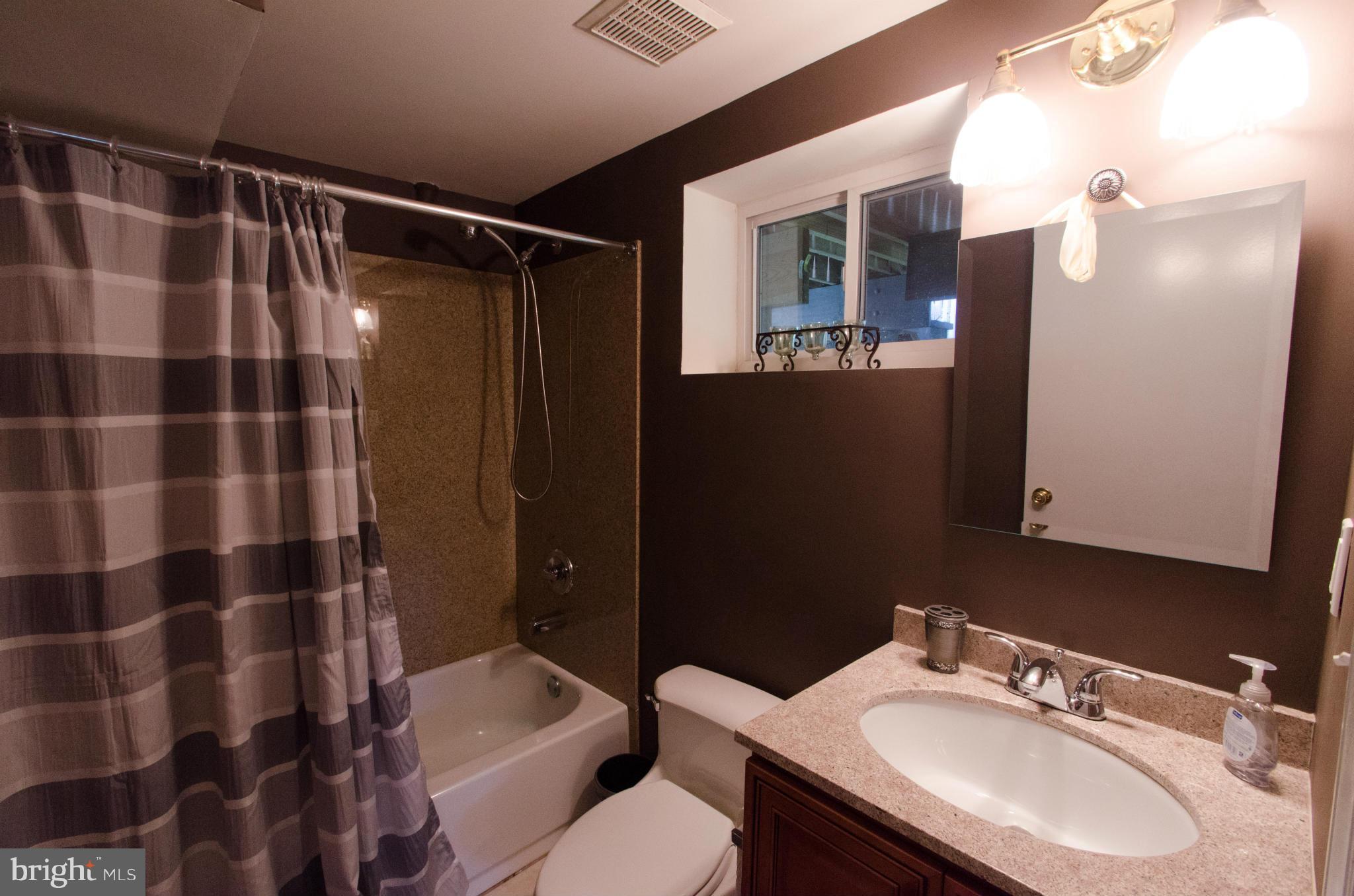 1443 Harding Lane Silver Spring, MD 20905 - Photo 22 of 28 Bath