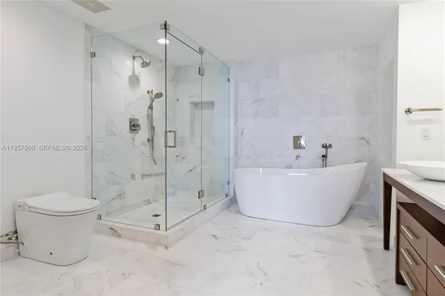 $1,295,000 | 495 Brickell Avenue, Unit 2303, Miami, FL 33131