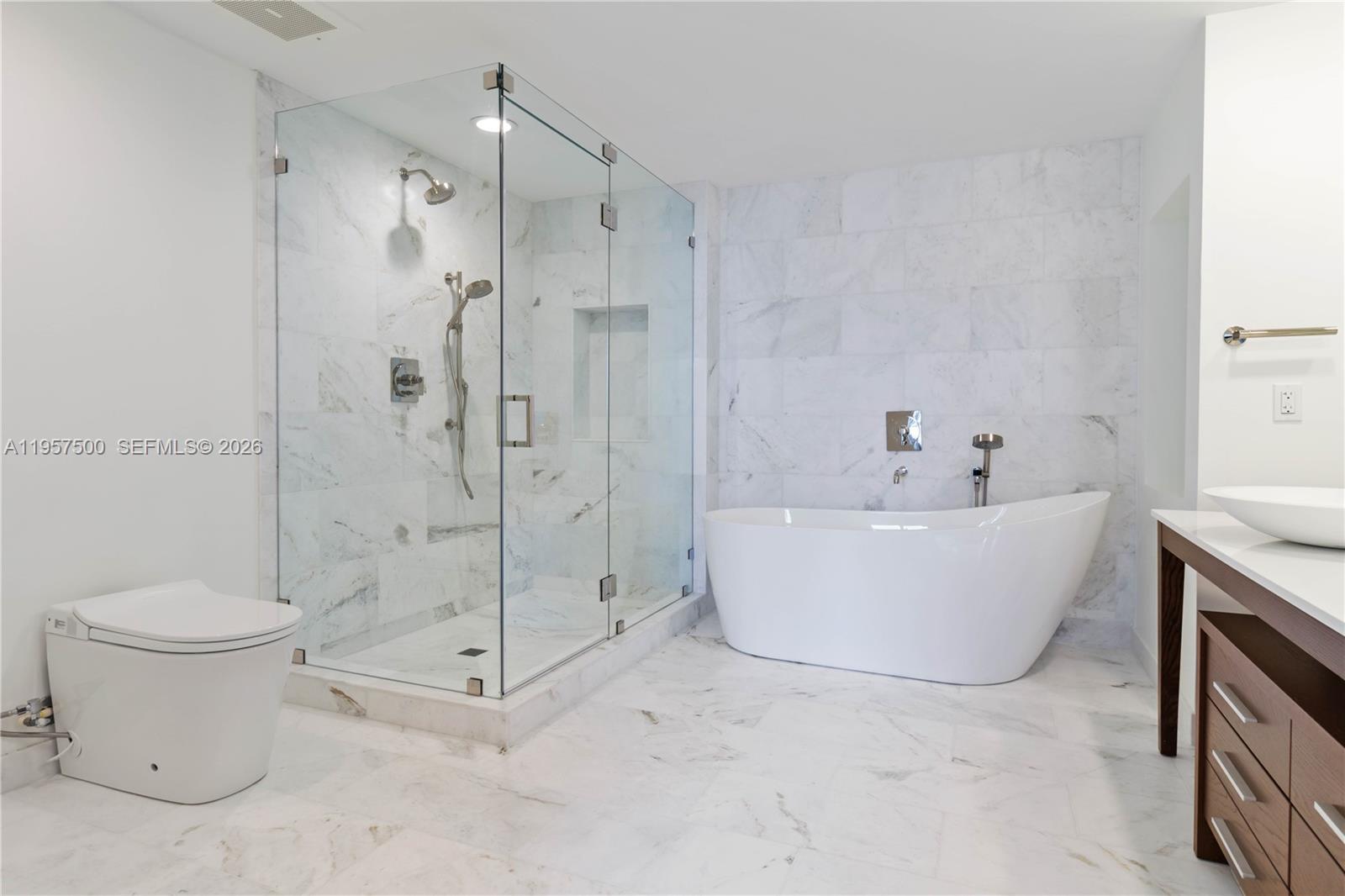 495 Brickell Avenue, Unit 2303 Miami, FL 33131 - Photo 7 of 9