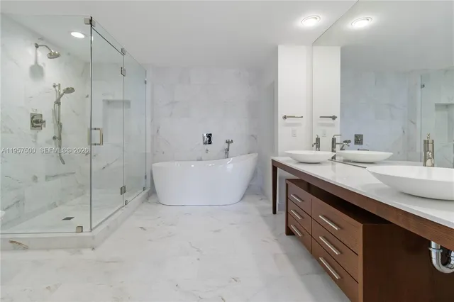 $1,295,000 | 495 Brickell Avenue, Unit 2303, Miami, FL 33131