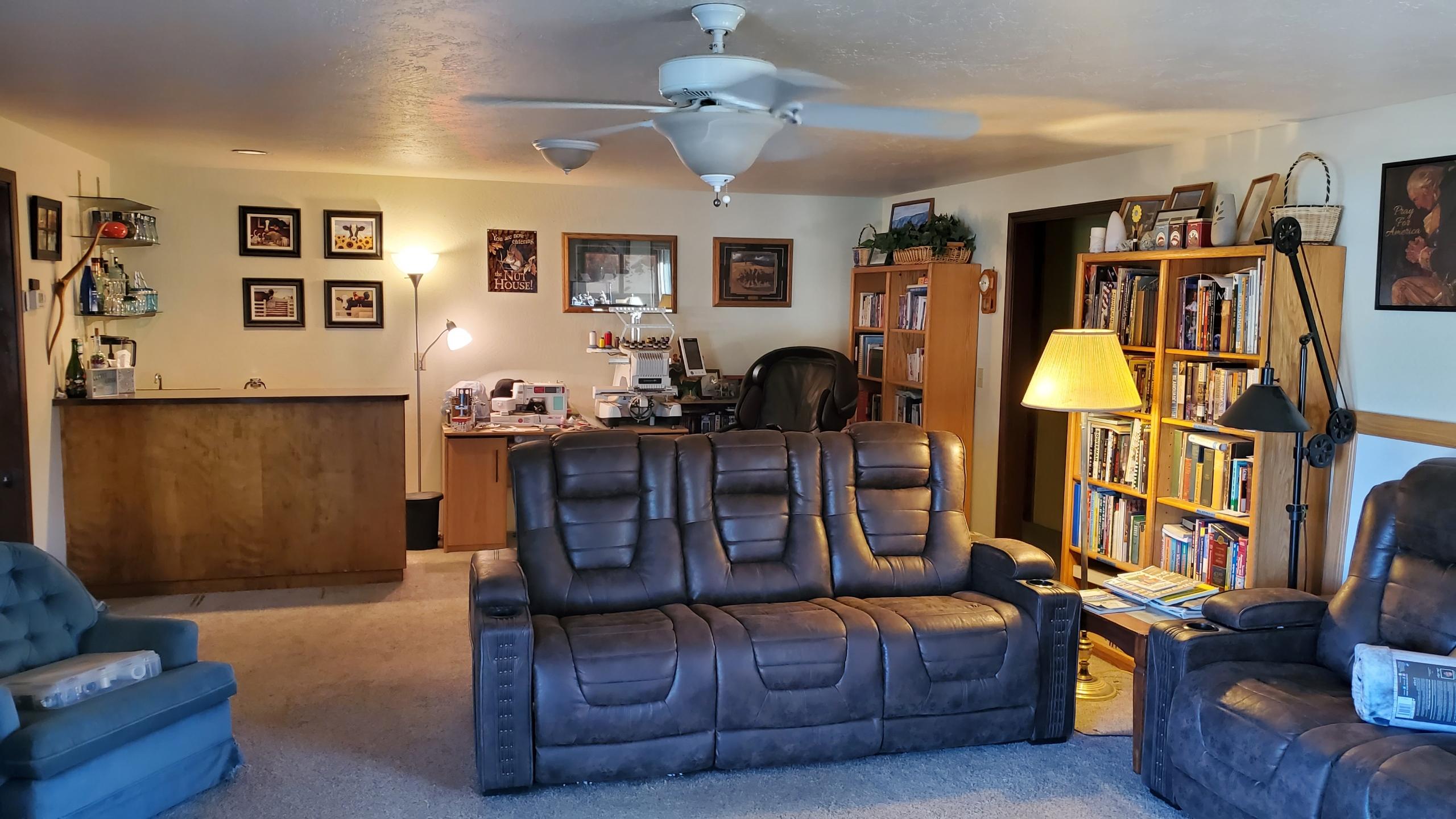 3659 Harbrooke Road Medford, OR 97504 - Photo 5 of 11 Resized_20210411_173502