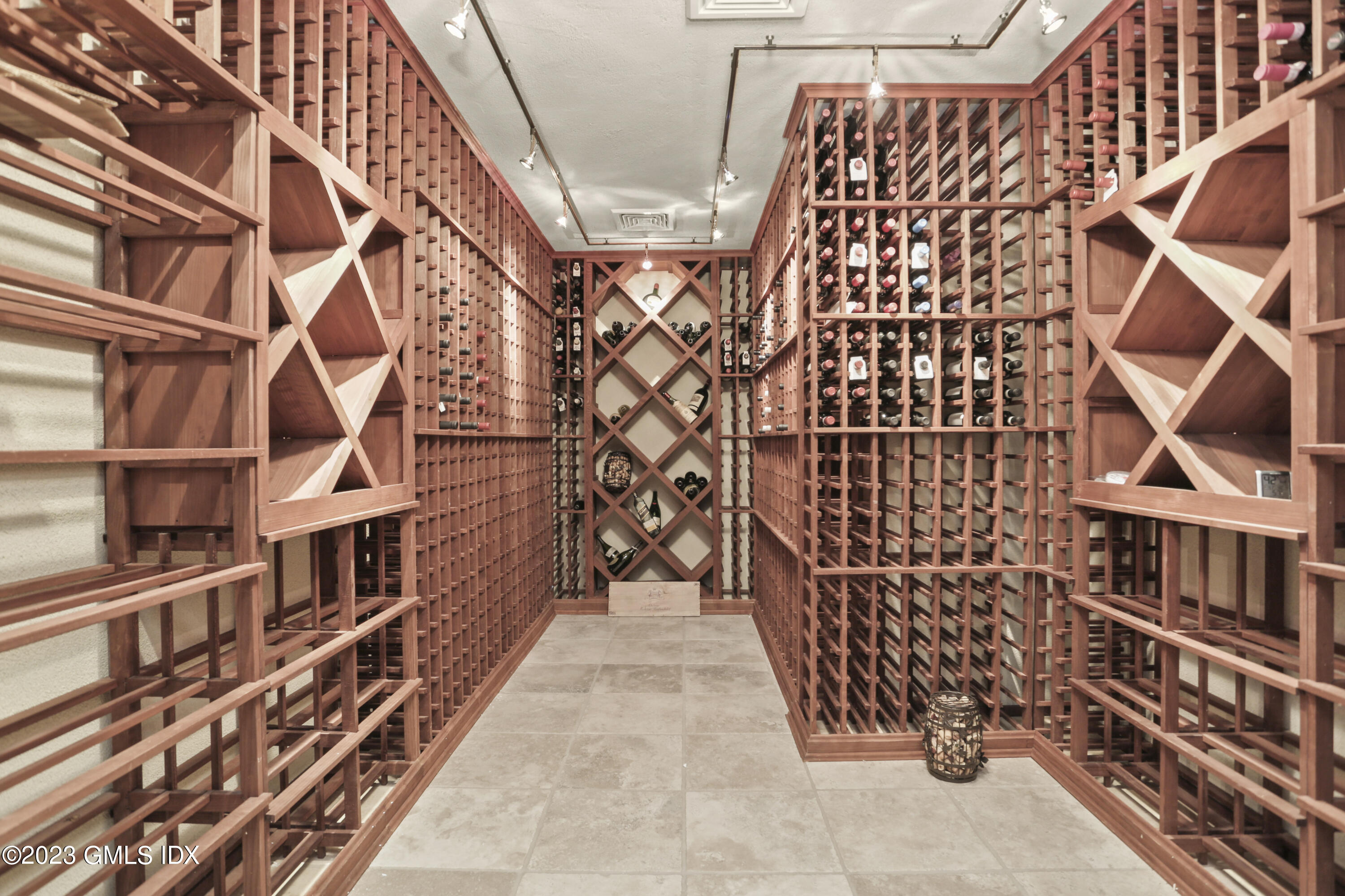 18 Pilot Rock Lane Riverside, CT 06878 - Photo 36 of 50 front view of a building