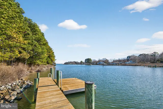 a sitting area with view of lake