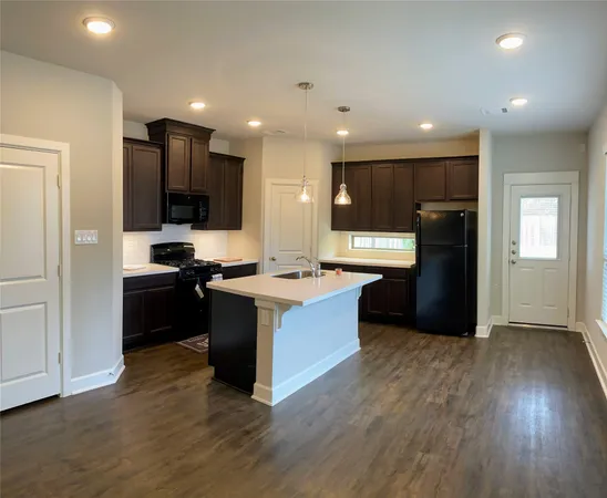 $1,599 | 285 Woodland Hills Drive, Unit A, Conroe, TX 77303