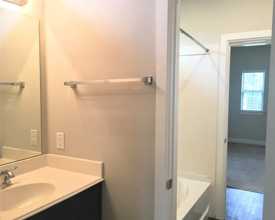 $1,599 | 285 Woodland Hills Drive, Unit A, Conroe, TX 77303