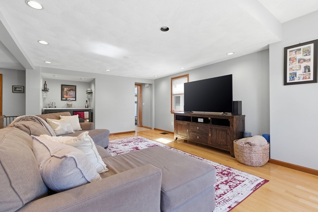 7 Maple Street, Unit 7 Reading, MA 01867 - Photo 9 of 40