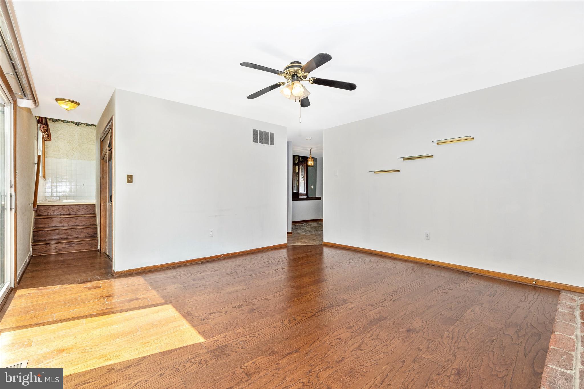 6795 Ruhland Drive Frederick, MD 21702 - Photo 17 of 36 Familyroom with hardwood floors!