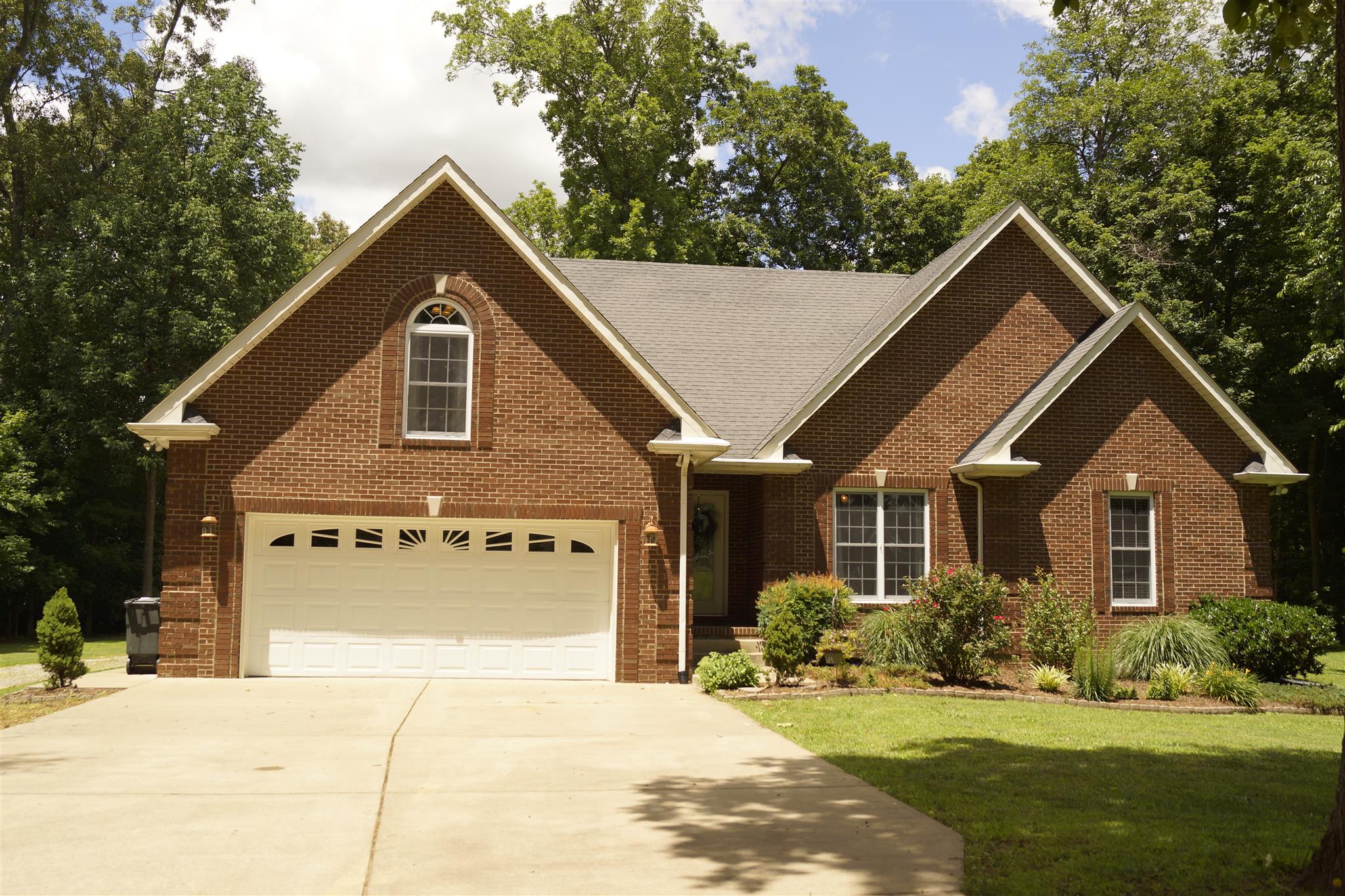 6622 Gum Station Road Springfield, TN 37172 - Photo 1 of 30 a front view of a house with a yard