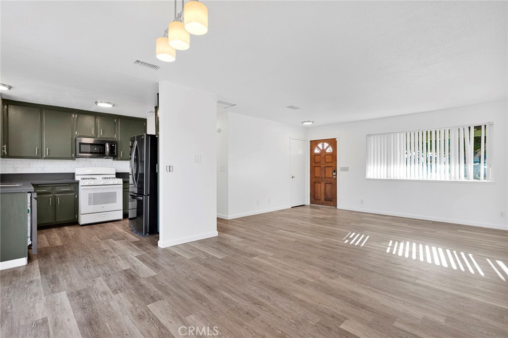 12696 Kiowa Road Apple Valley, CA 92308 - Photo 7 of 42