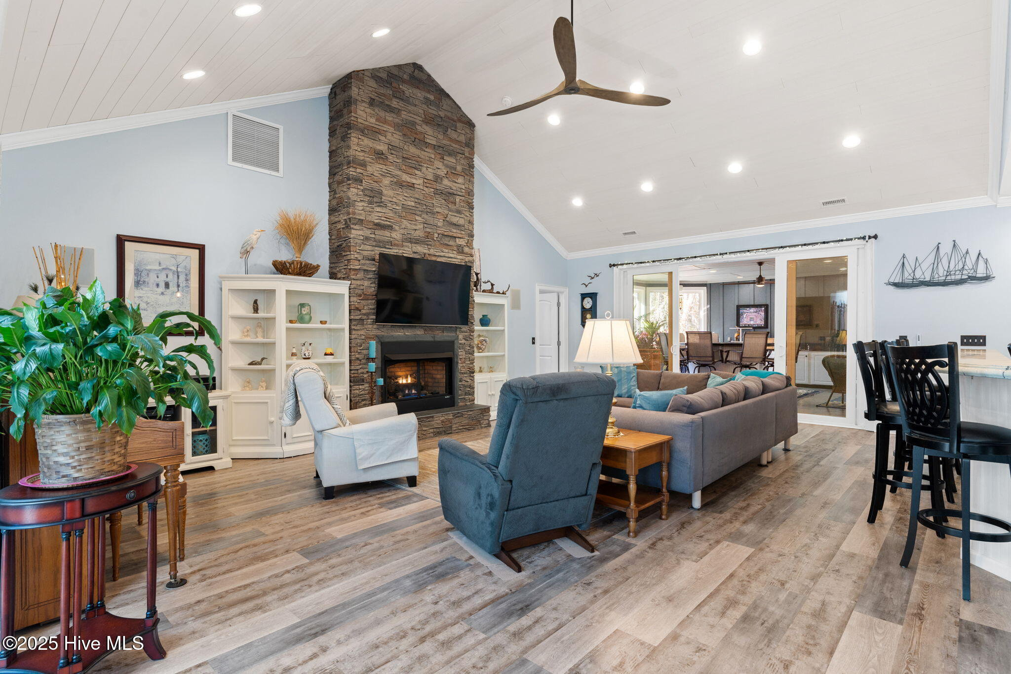 384 Genoe's Point Road Southwest Supply, NC 28462 - Photo 28 of 71 Living Room