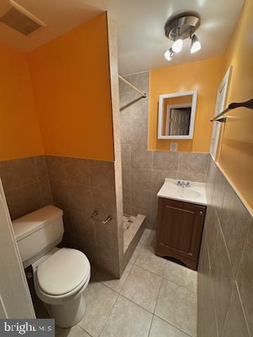 9207 4th Street Lanham, MD 20706 - Photo 9 of 14 Hallway bathroom