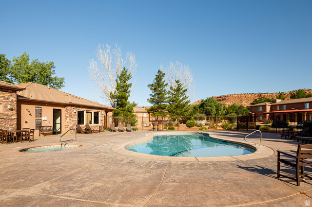 6 300th Road North, Unit I6 Kanab, UT 84741 - Photo 33 of 37 Community pool featuring a patio and a community hot tub