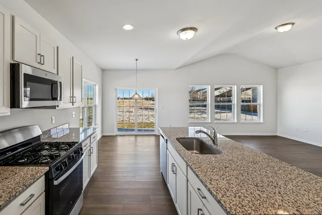 $424,900 | 300 North Aspen Drive, Cortland, IL 60112