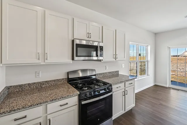 $424,900 | 300 North Aspen Drive, Cortland, IL 60112