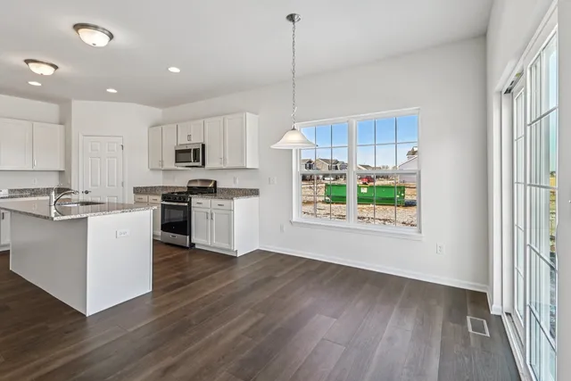 $424,900 | 300 North Aspen Drive, Cortland, IL 60112