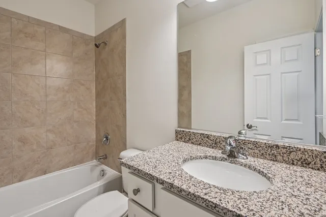 $424,900 | 300 North Aspen Drive, Cortland, IL 60112